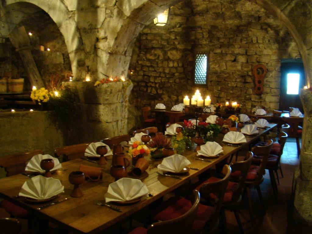 Burg Katzenstein Hotel ภายนอก รูปภาพ