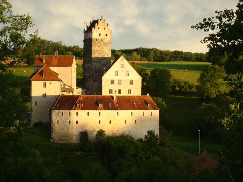 Burg Katzenstein Hotel ภายนอก รูปภาพ